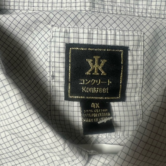 White Casual Button Down Shirt with Subtle Checkered Pattern and Pointed Collar - Picture 4 of 7